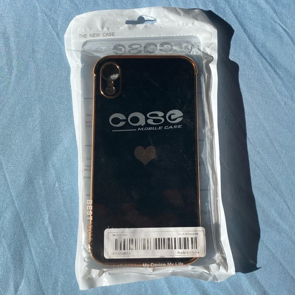 iPhone XR Case black and gold with heart